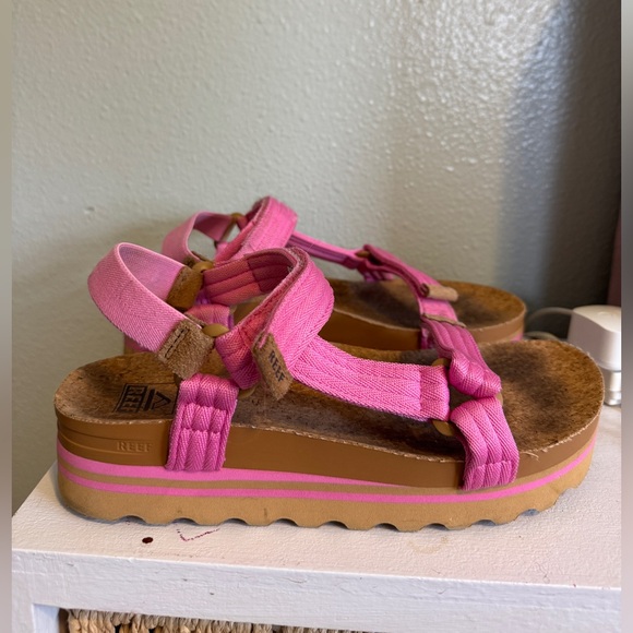 Reef cushion rim high platform Pink and Tan Sandals sz 8.5 - Picture 1 of 6